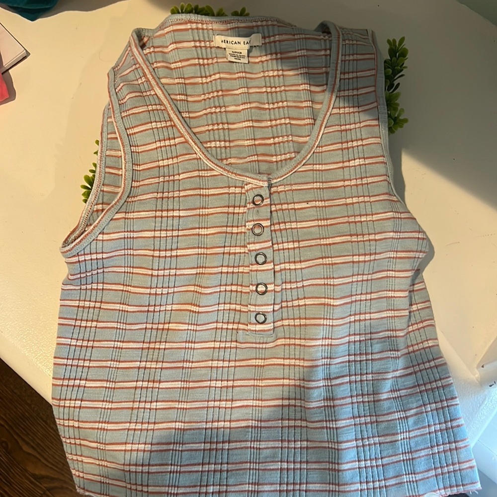 American eagle cropped top  with 5 snaps